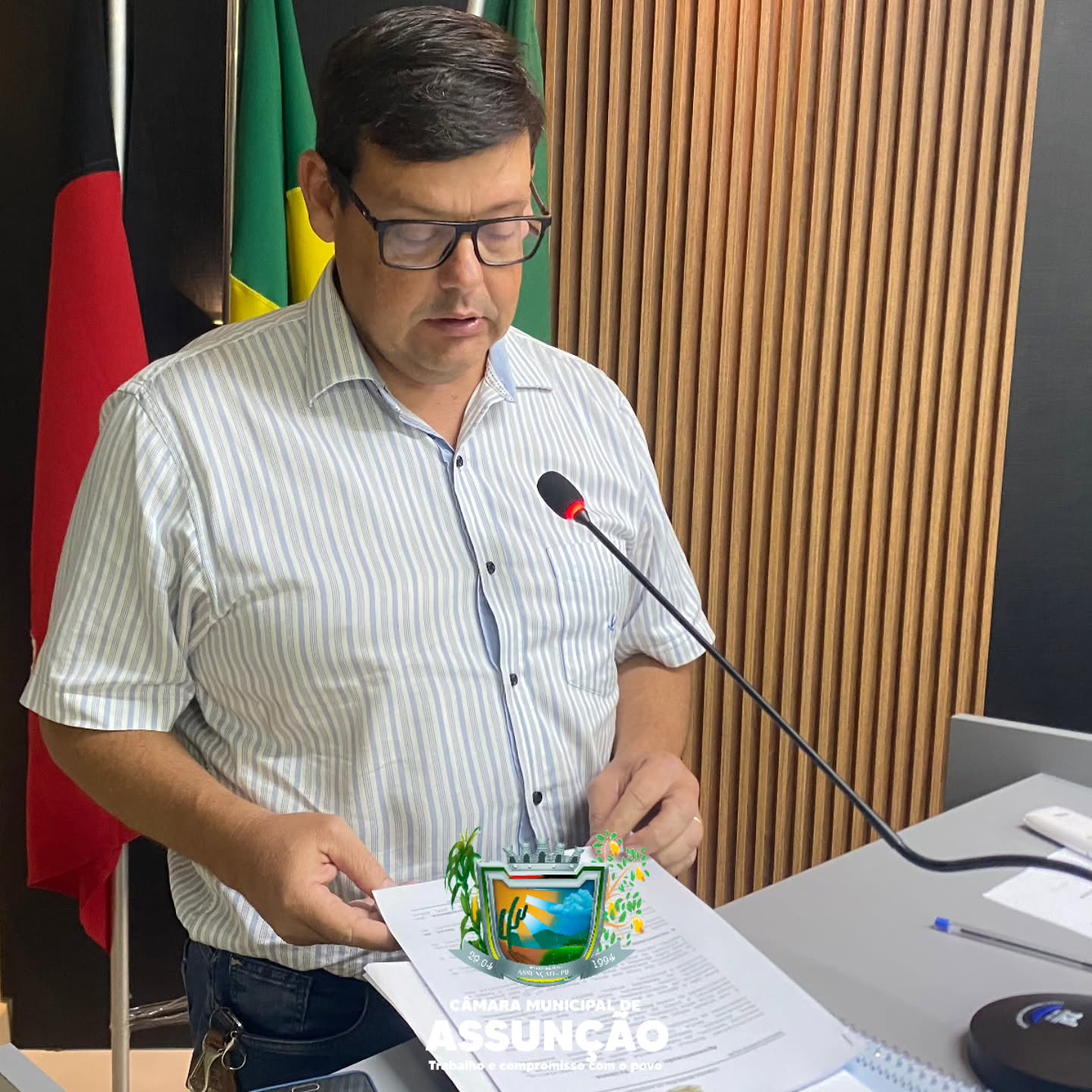 Câmara aprova título de cidadão honorário e requerimentos sobre internet e calçamento